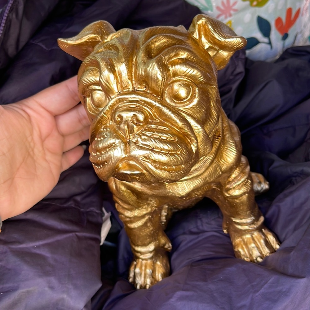 Bulldog statue